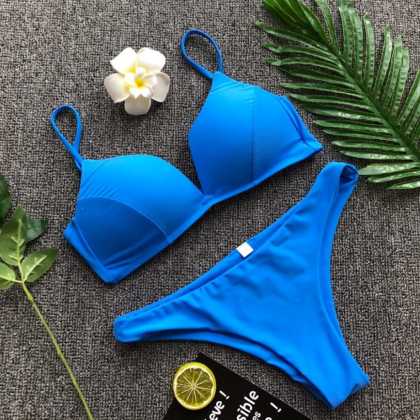 2018 Selling V Word Sexy Solid Color Swimsuit..