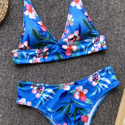 2019 Flower Print Ladies Bikini Split Swimsuit..