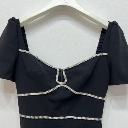 Open-back Short-sleeved Dress With Generous Collar
