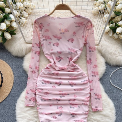 Retro Romantic Floral V-neck Dress..