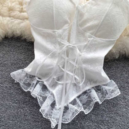 Wear Lace Lace Camisole Outside Women With Lacing..