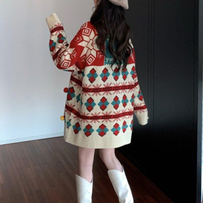 The Christmas Red Sweater Women Wear Loose Design..