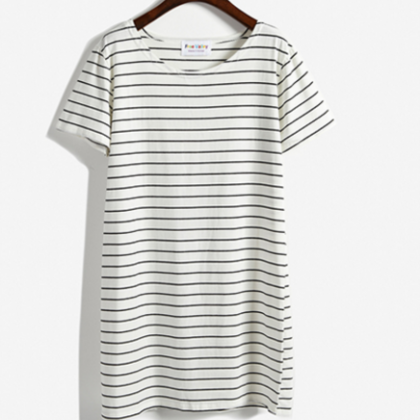 Striped Short T-Shirt Dress Featuri..