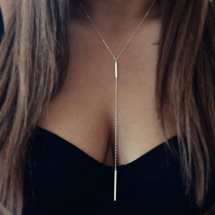 Simple and elegant short necklace t..