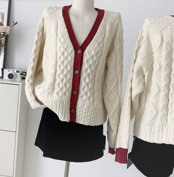 Early Spring College Style Against Color Short Loose Age-reducing Sweater Coat Twist All Knitted Cardigan