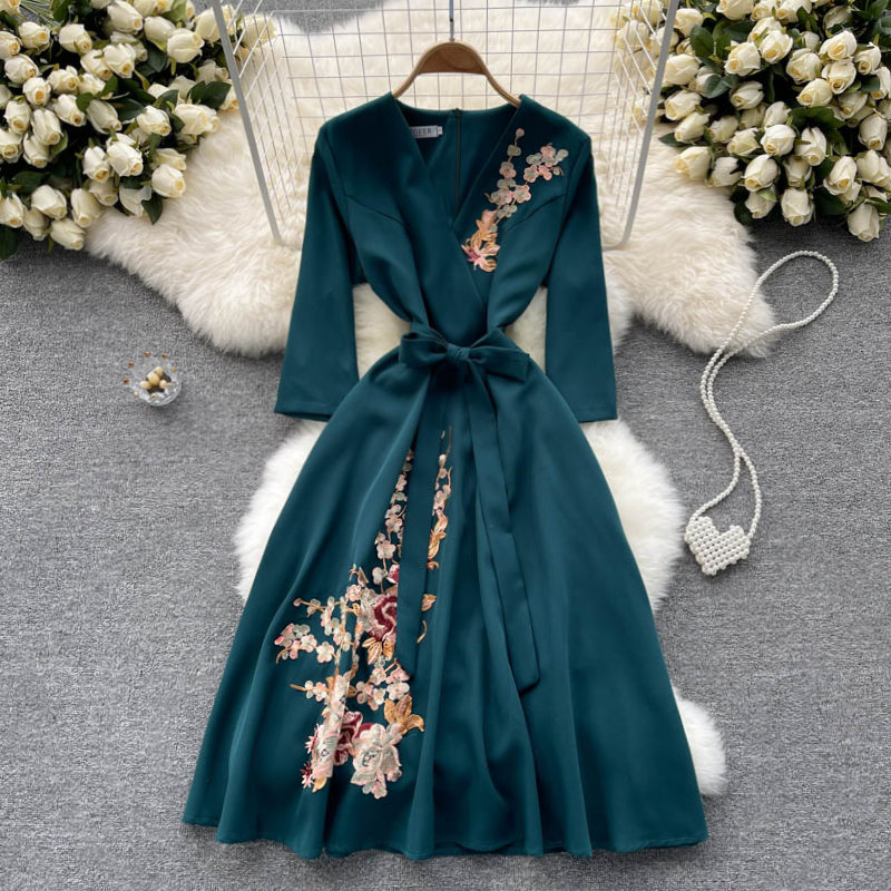 V-neck Lace-up Evening Dress For Women With Long Sleeves Elegant Niche Embroidered Floral Dress
