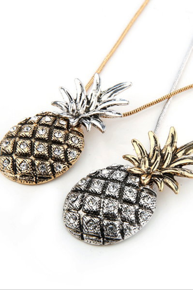 Diamond-studded pineapple necklace to do the old green alloy sets