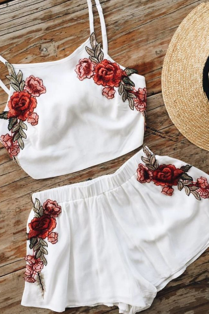 FASHION WHITE FLOWER TWO PIECE SUIT
