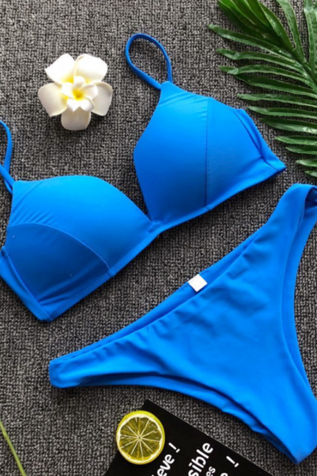 2018 new best selling V word sexy solid color swimsuit split bikini