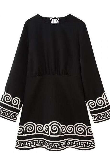 Fashion casual round neck loose long sleeve embroidered dress