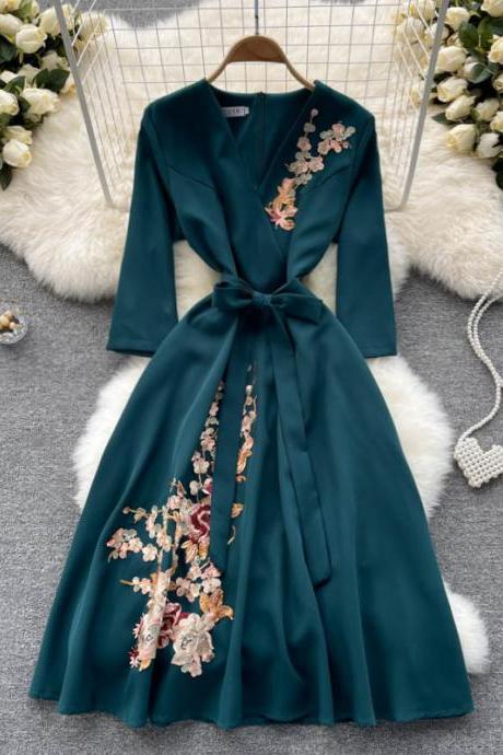 V-neck lace-up evening dress for women with long sleeves elegant niche embroidered floral dress