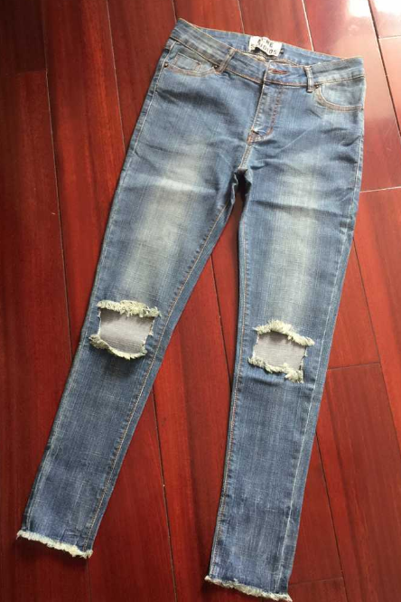 Ripped Skinny Jeans with Frayed Hem