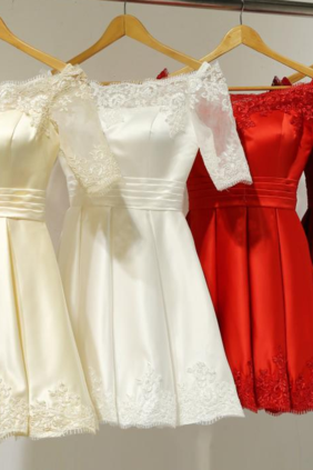 The bride wedding dress show thin shoulder a short section of small slim dress wedding dress homecoming dress