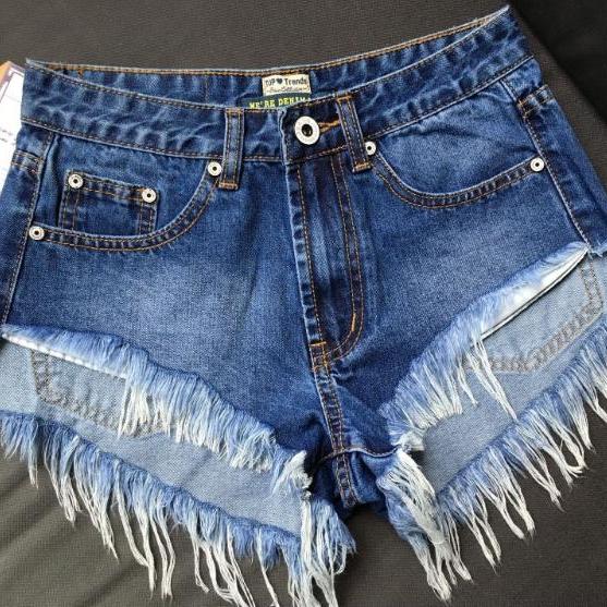 High waisted washed and ground white denim cut with fur edge pockets for slimming shorts